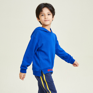 Jungen-Sweatshirt mit blauem Saum und Schlitz im neuen Stil